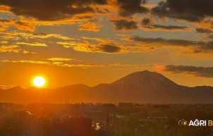Ağrı’da Gün Batımı Gökyüzünü Kızıla Boyadı