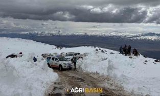 Ağrı Dağı’nda Nefes Kesen Arama: Kadın Dağcıdan Haber Alınamıyor!