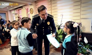 Ağrı’da Minik Eller Polisle Buluştu: Emniyette Heyecan Dolu Gün!