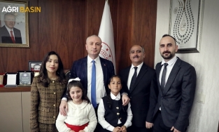 Müdür Kökrek 23 Nisan’da Koltuğu Çocuklara Devretti