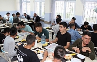 Müdür Kökrek Öğrencilerle Yemekte Bir Araya Geldi