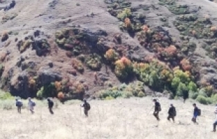 Ağrı'da Dağcılar Piknikçilerin Ardında Kalan Çöplerini Topladı