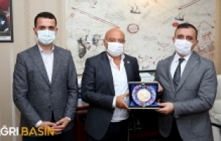 AİÇÜ'de Kızılay Giyim Mağazası Açıldı