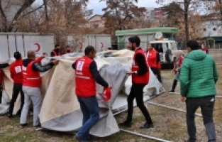 Kızılay Ağrı Şubesi personel ve gönüllülerine çadır kurulumu eğitimi verdi
