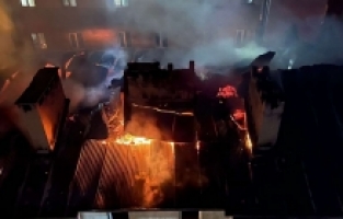 Patnos 'da Çatı Katında Başlayan Yangın Tüm Binayı Etkisi Altın Aldı