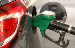 Benzine 44 Kuruş Zam Geldi