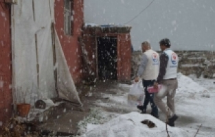 Yetimler Vakfı'ndan Ağrılı Yetimlere Şefkat Eli