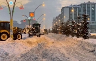Ağrı'da Yoğun Kar Yağışı İle Mücadele Devam Ediyor