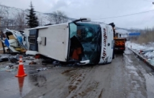 Ağrı Yolcu Otobüsü Kaza Yaptı! 1 Ölü 27 Yaralı