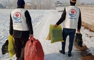 Yetimler Vakfı Ağrı'da Yetimleri Sevindirdi