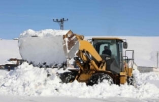 Ağrı'da Kapanan Yollar İle Mücadele Sürüyor