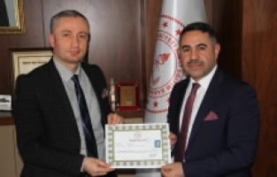 Ağrı’da "Yılın Öğretmeni" Başarı Belgesi Verildi