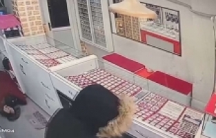 Ağrı Doğubayazıt'ta kuyumcuya saldırı anı güvenlik kameralarında