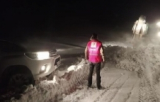 Kızılay Ekibi Diyadin'de Mahsur Kaldı