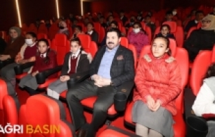 Başkan Savcı Sayan Köy çocuklarını sinema ile buluşturdu