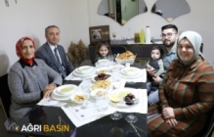Hasan Kökrek öğretmen Şencan çiftinin iftar sofrasına konuk oldu