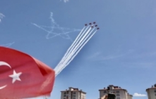 Türk Yıldızlarının Ağrı'daki Uçuş Gösterisine Yoğun İlgi