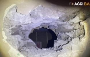 Ağrı'da 20 saniyede 900 bin liralık kuyumcu soygunu