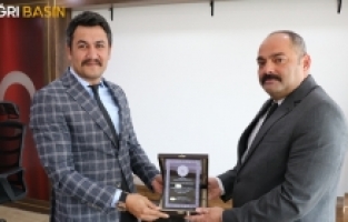 Ağrı GSİM’den Çevre, Şehircilik ve İklim Müdürlüğüne personeline Teşekkür Plaketi