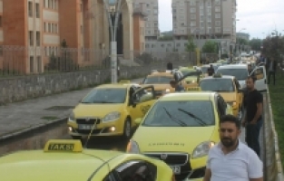 Ağrı'da Taksiciler Gelen Zamlara İsyan Etti