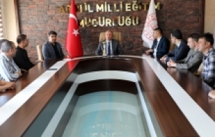 Ağrı Milli Eğitim Müdürü Bölge Birincisi Ekiple Bir Araya Geldi