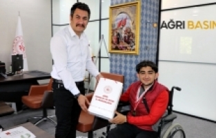 Ağrılı Yüzücü Süleyman Emin Erim, Türkiye Şampiyonu Oldu