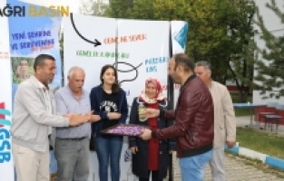 Ağrı’da Öğrenciler Otogarda İkramlarla Karşılandı