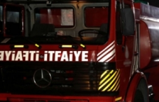 Sakarya'da sünger fabrikasında yangın