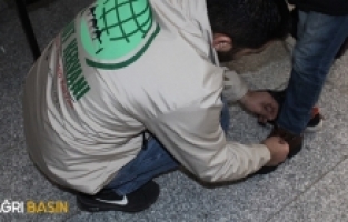 Ağrı Umut Kervanı Derneğinden kışlık yakacak ve giysi yardımı