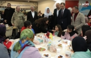 Kızılay Ağrı Şubesinden Yetim Çocuklar İçin İftar