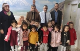 Kur'an Kursu Öğrencileri Kumbaralarını Depremzede çocuklara bağışladı