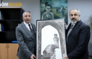 AİÇÜ’de Uluslararası Davetli Karma Sergi Açıldı