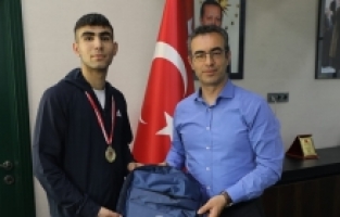 Ağrı Gençlik Spor İl Müdürü Fedai Din Boksörleri Tebrik Etti