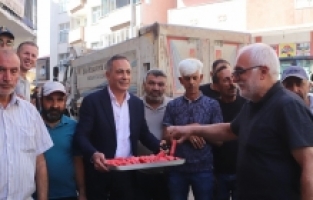 Ağrı Belediye Başkanı Karadoğan'dan Çalışanlara Serinletici İkram!