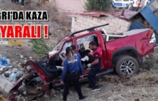 Ağrı'da Kamyonet ile traktör çarpıştı 6 Yaralı