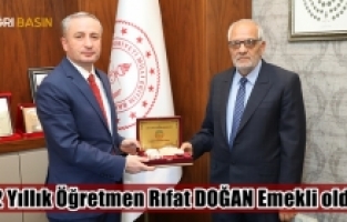 Ağrı'da 42 yıllık öğretmen Rıfat Doğan emekli oldu