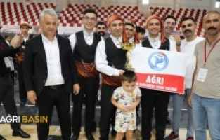 Ağrı Karaköse Sanat Kulübü Halk Oyunu Ekibi Bölge Şampiyonu Oldu