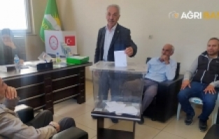 HÜDA PAR Eleşkirt İlçe Başkanı Nurettin Polat güven tazeledi
