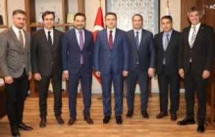 Erkan Kösedağ ve beraberindeki heyet Kütahya Valisi Musa Işın'ı ziyaret etti