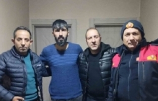 "Ağrı'da Kaybolan Atı İçin Tipide Mahsur Kalan Vatandaş Kurtarıldı"