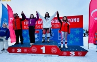 Ağrılı Kayakçılardan Alp Disiplini ve Kayaklı Koşu Yarışmalarında 10 Madalya