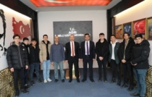 Ağrılı Öğrencilerden Milli Eğitim Müdürü Hasan Kökrek'e Ziyaret