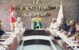 Ağrı Valisi ve Eşi, Kadın Hakları ve Eğitimde İlginç Projelerle Fark Yaratıyor