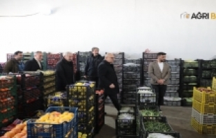Ağrı Valisi Koç, Esnaf ve Vatandaşlarla Buluştu