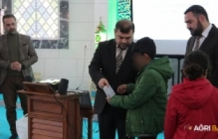 Ağrı Müftülüğü'nden Yetimlere Kart ve Giyim Desteği