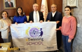 Ağrı Hüseyin Celal Yardımcı Fen Lisesi'ne eTwinning Okul Etiketi Verildi