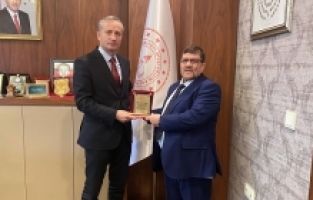 Ağrı’da 45 Yıl Eğitim Veren Recep Kasar, Emekliye Ayrıldı