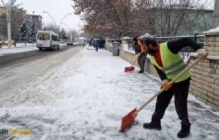 Ağrı Belediyesi Kar Yağışıyla Mücadelede Hız Kesmedi