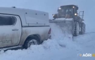 Ağrı’da Karda Mahsur Kalan Vatandaşlar ve Ekipler Kurtarıldı