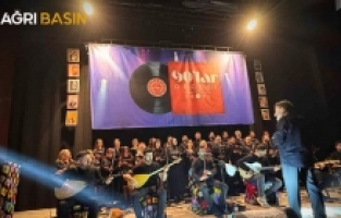 Ağrı’da 90’lar Türkü Gecesi